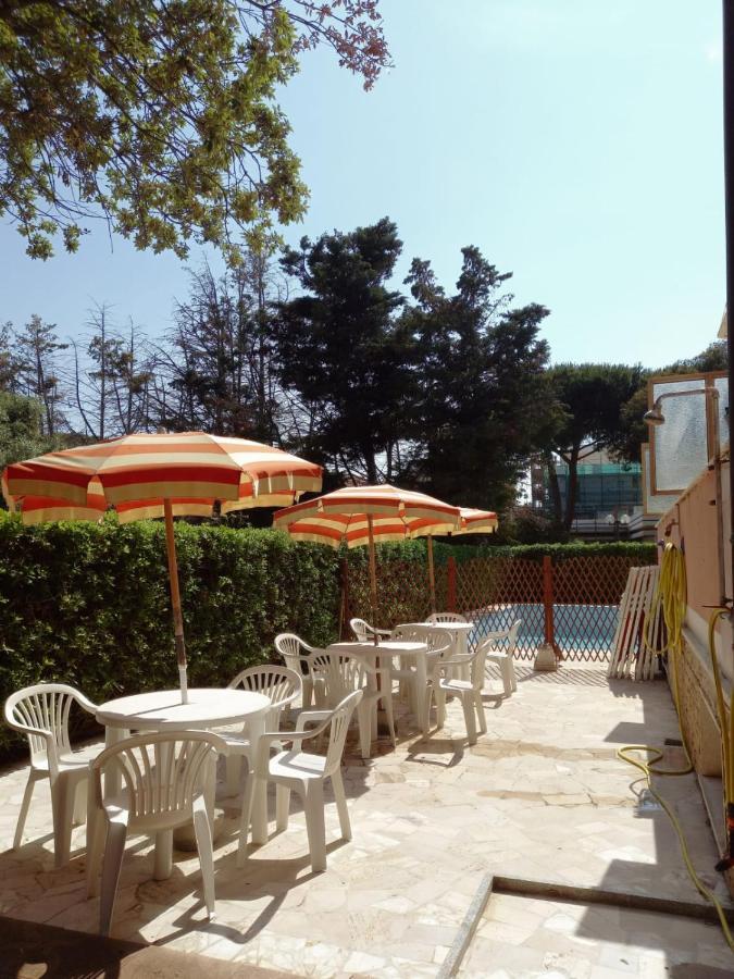 Aparthotel Cherie 3*